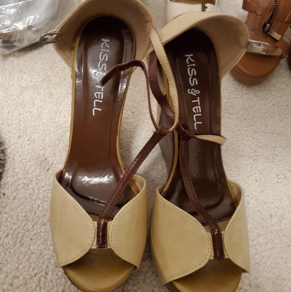GORGEOUS SIZE 10 KISS&TELL WEDGES